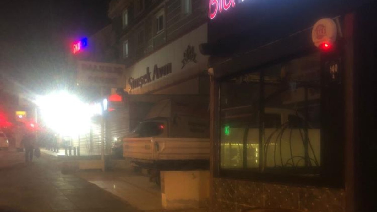 Ankara’da kafede kız grupları arasında kavga çıktı!