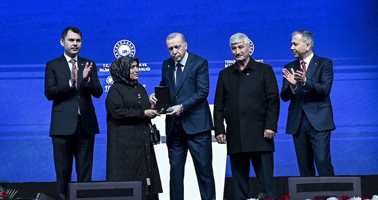 Cumhurbaşkanı Erdoğan’ın depremzede anneyle diyaloğu tepki çekti