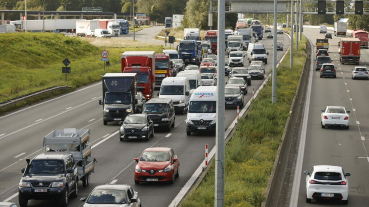 Fransa’da kaya parçaları yola düştü: 1000’i aşkın kişi trafikte mahsur kaldı