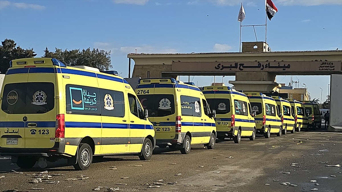 Gazze Şeridi ve Mısır arasındaki Refah Sınır Kapısı 8 ay sonra açıldı