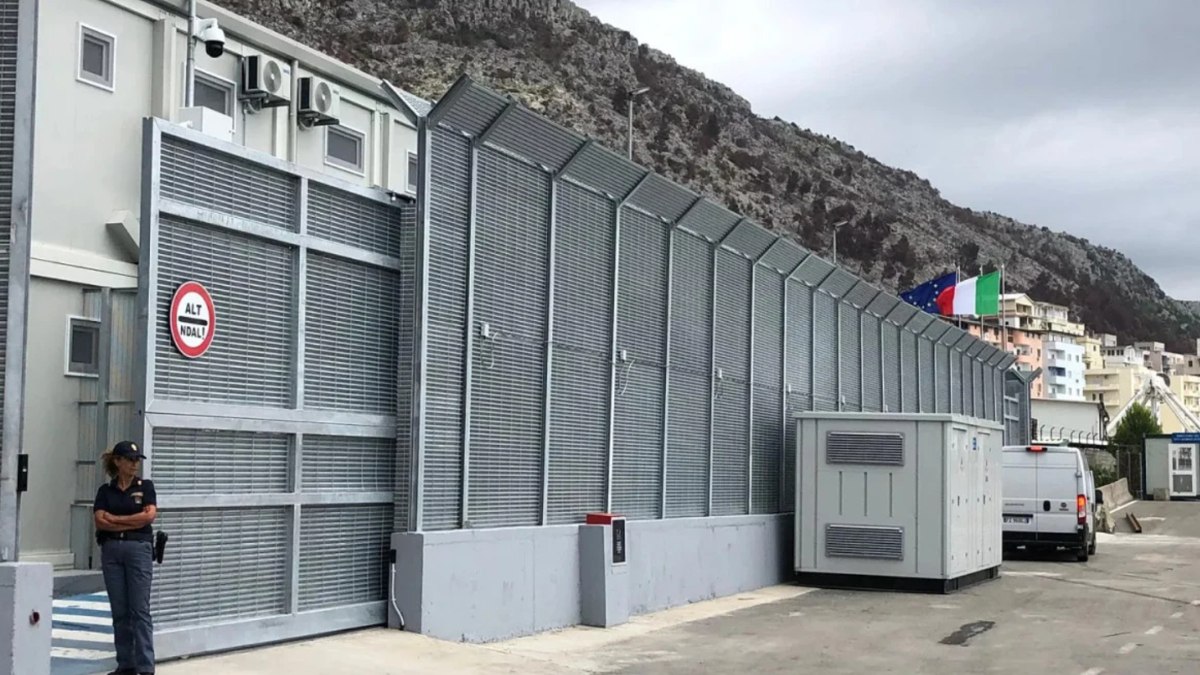 Georgia Meloni’nin Arnavutluk planı çöktü: Mahkeme kararı sonrası 43 göçmen İtalya’ya geri döndü