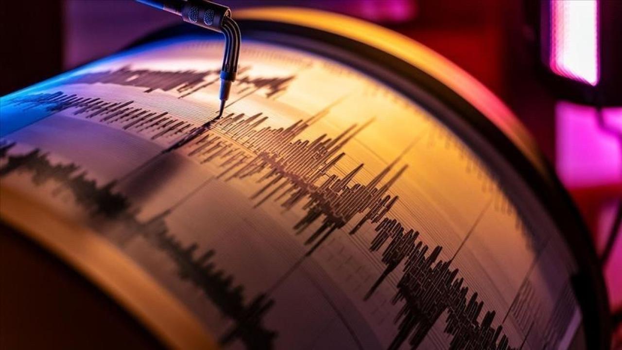 Endonezya’da 6 büyüklüğünde deprem