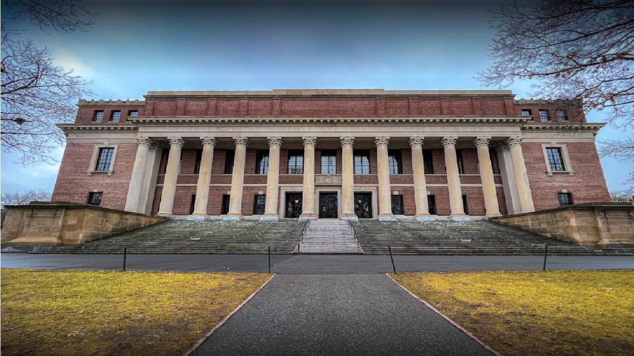 Harvard Rektörü Garber, vergi muafiyetinin kaldırılmasının “yasa dışı” olacağını belirtti